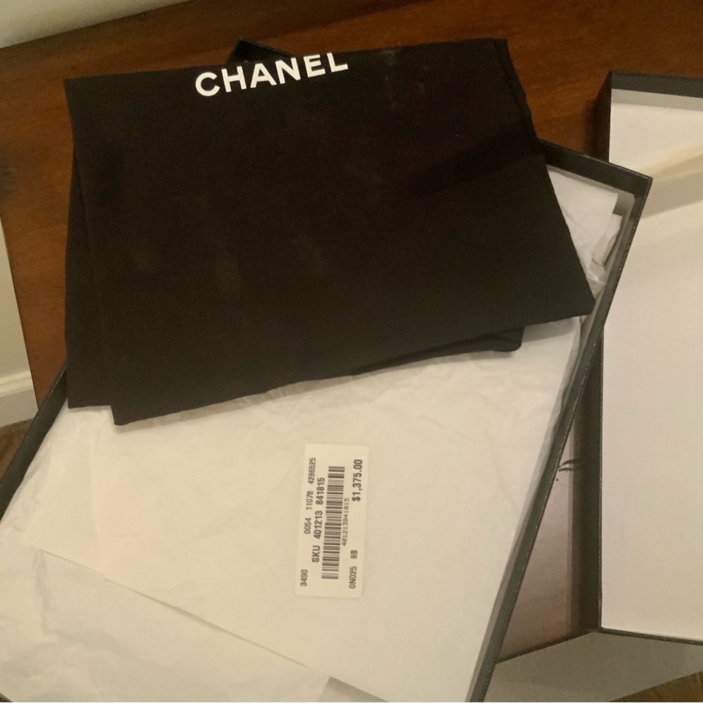 CHANEL White Heeled Sandals - Picture 5 of 11